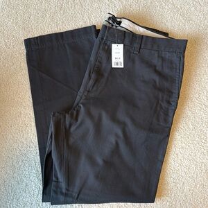 NWT men’s Banana Republic Emerson Chino pants size W 36 L 30.
